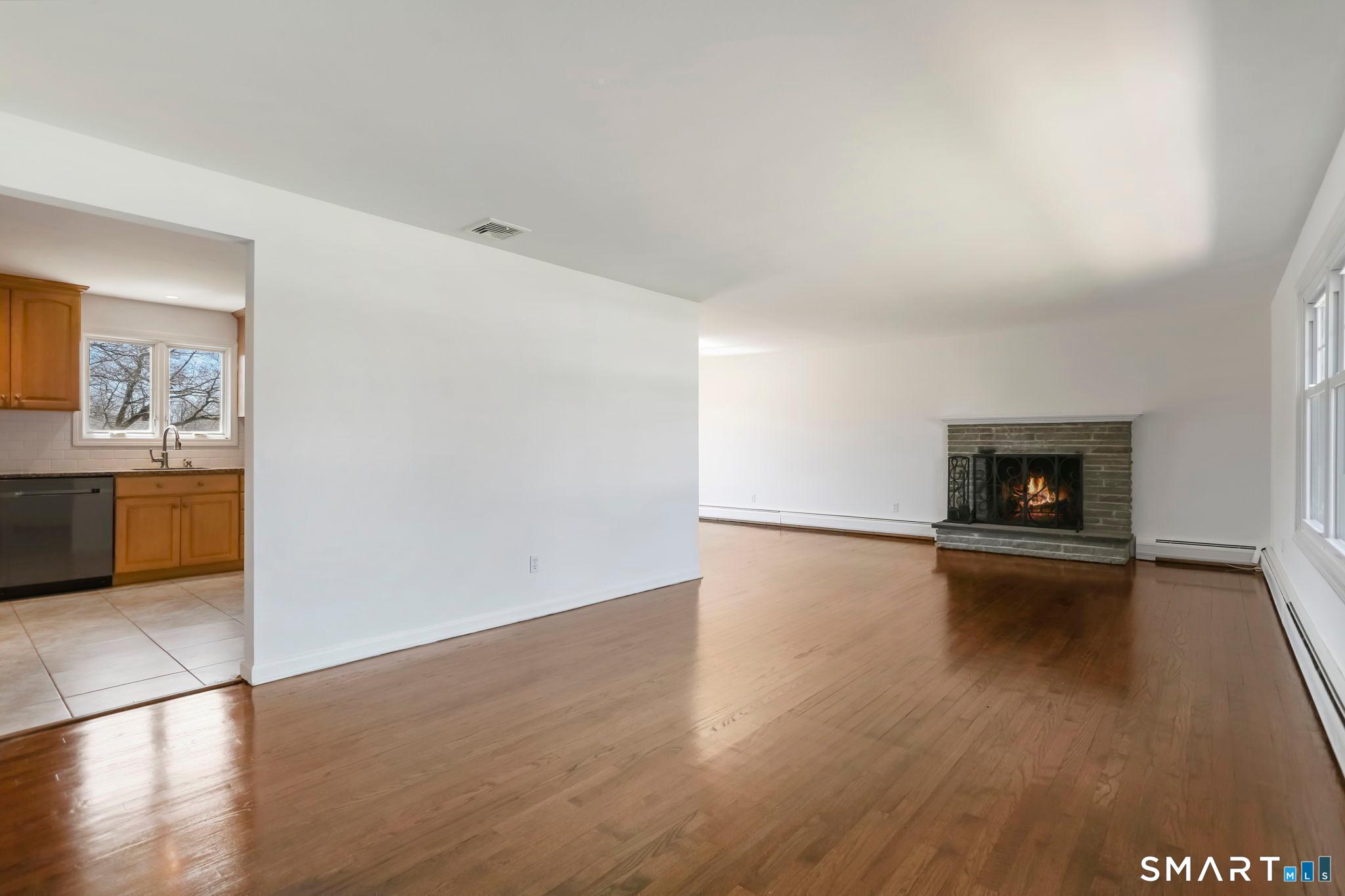 195 Post Oak Road Stratford, CT 06614 - Photo 6 of 32