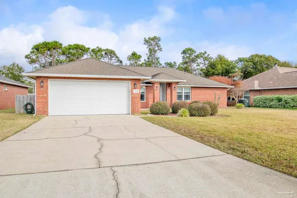 $2,200 | 1524 Sandcliff Drive, Pensacola, FL 32507
