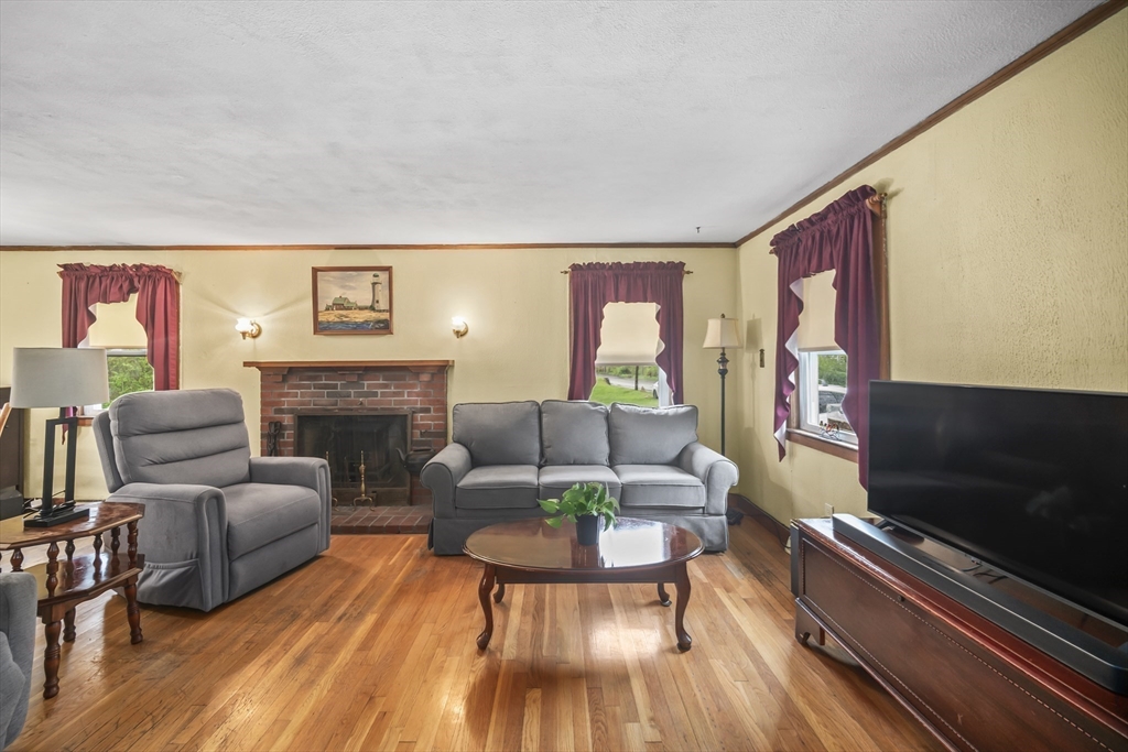 105 Ann Vinal Road Scituate, MA 02066 - Photo 8 of 26