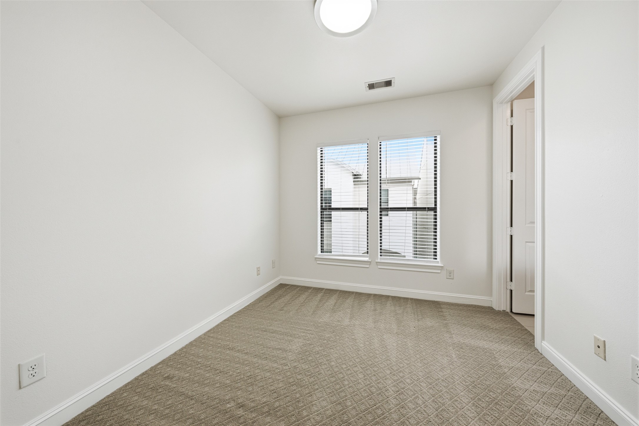 5716 Kansas Street, Unit B Houston, TX 77007 - Photo 12 of 39