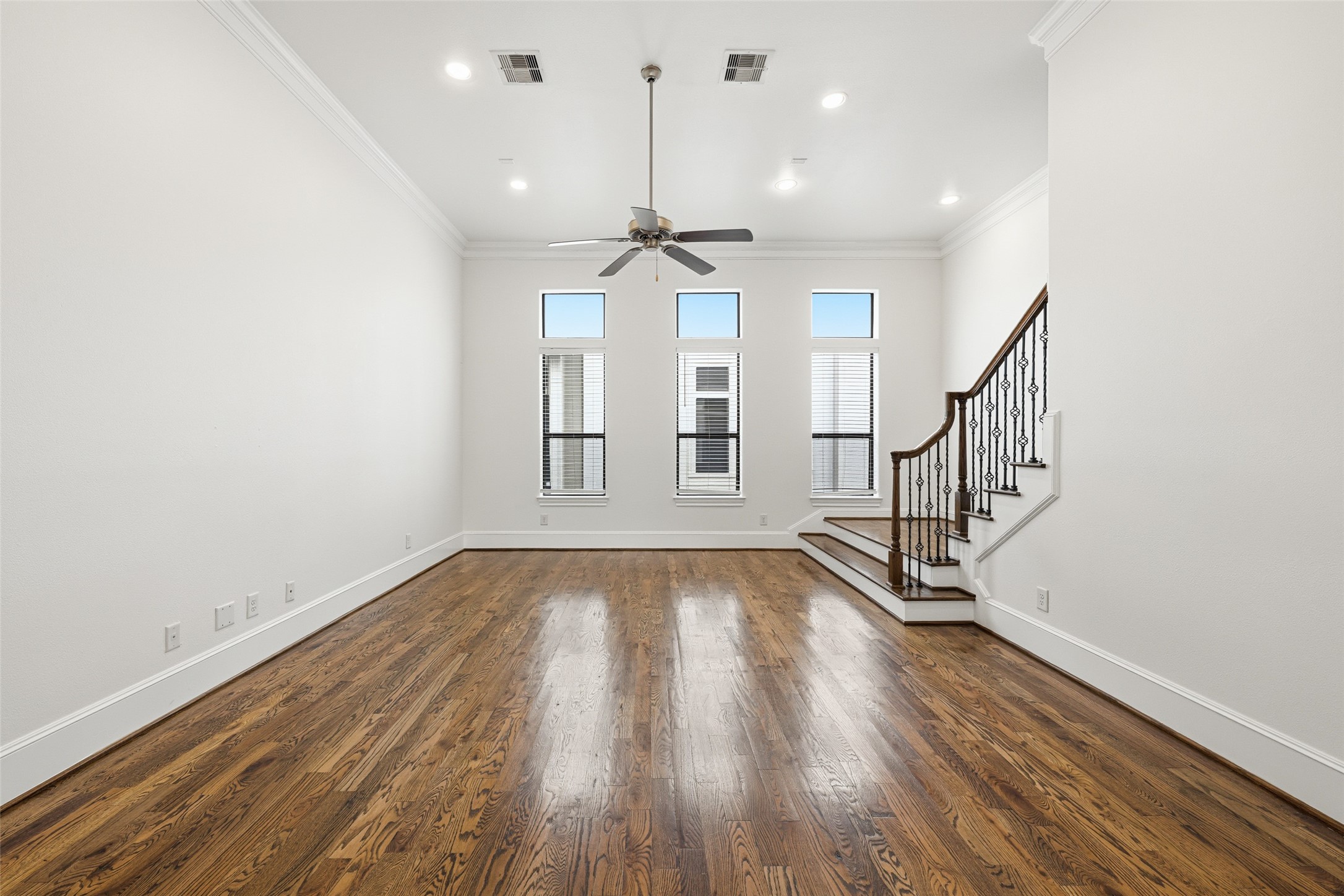 5716 Kansas Street, Unit B Houston, TX 77007 - Photo 4 of 39