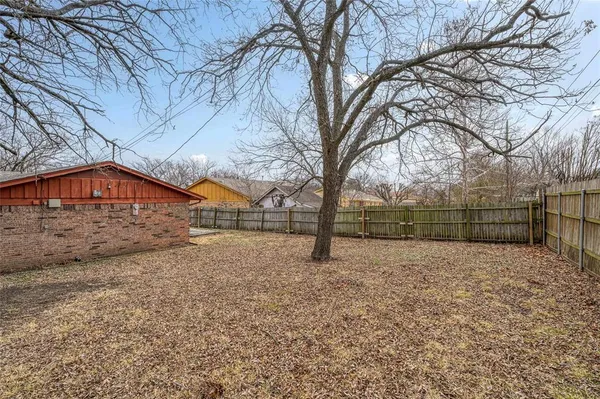 a view of a yard with a tree