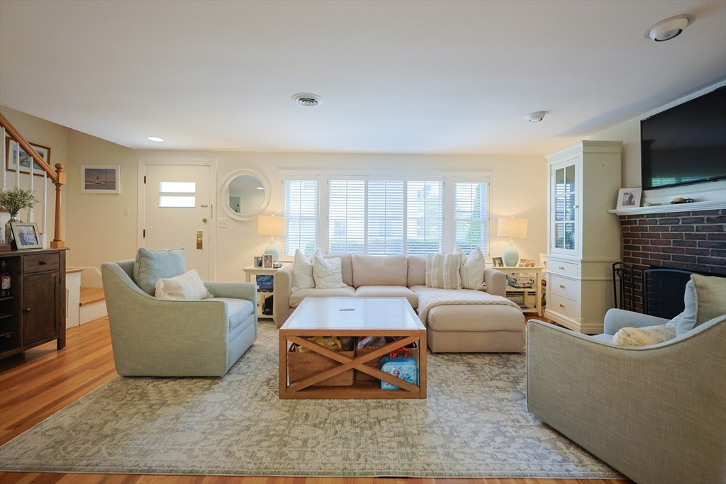 26 B Pleasant Street, Unit B Wellesley, MA 02482 - Photo 3 of 21