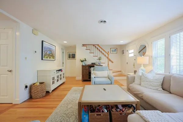 $1,099,000 | 26 B Pleasant Street, Unit B, Wellesley, MA 02482