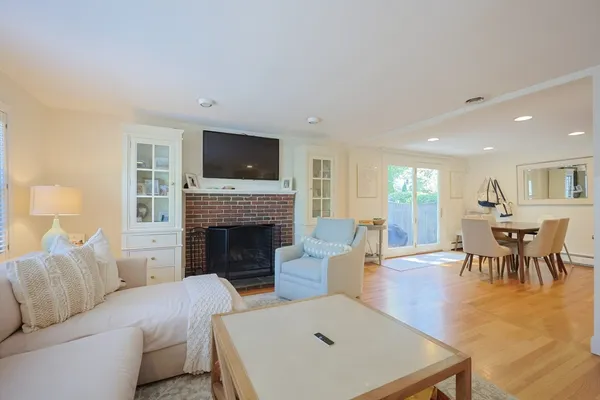 $1,099,000 | 26 B Pleasant Street, Unit B, Wellesley, MA 02482