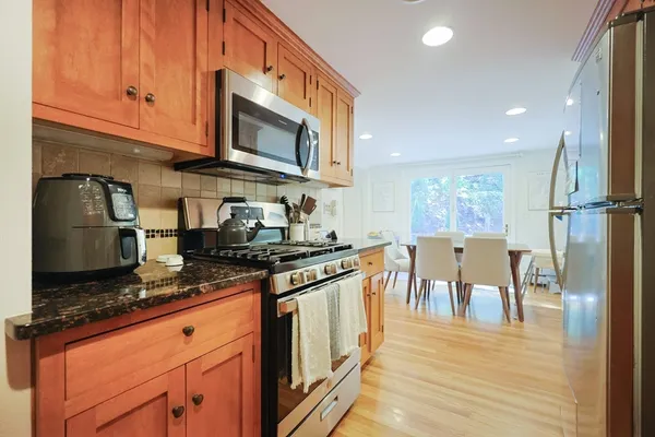 $1,099,000 | 26 B Pleasant Street, Unit B, Wellesley, MA 02482