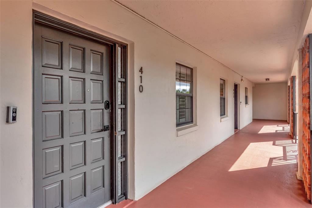 100 South Interlachen Avenue, Unit 410F Winter Park, FL 32789 - Photo 12 of 38 view of an entryway