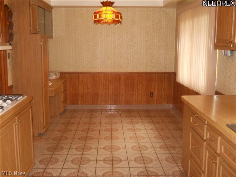 1023 Lander Road Cleveland, OH 44143 - Photo 4 of 20