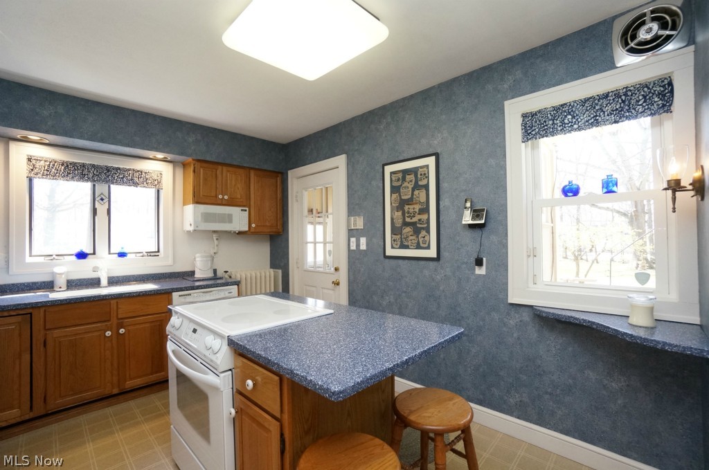 1582 Compton Road Cleveland, OH 44118 - Photo 11 of 25