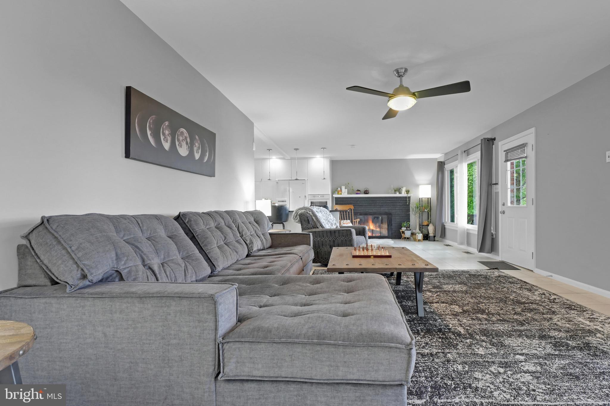 3223 Riverview Drive Triangle, VA 22172 - Photo 12 of 81 Living Room w/Ceiling Fan