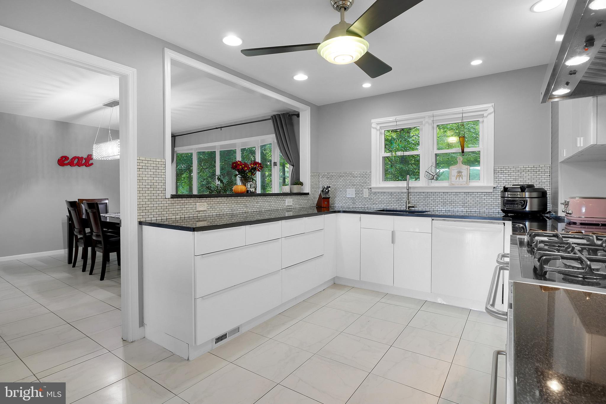 3223 Riverview Drive Triangle, VA 22172 - Photo 18 of 81 Modern and Updated Kitchen