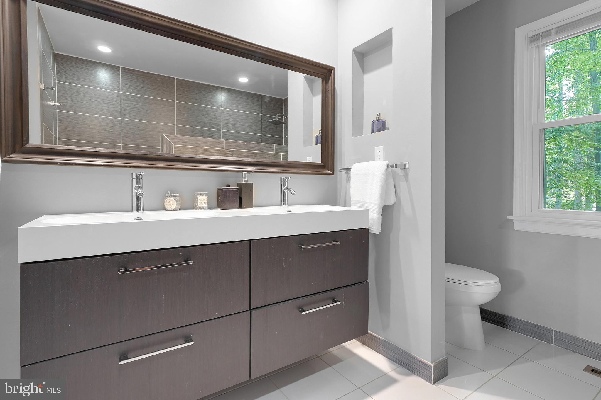 3223 Riverview Drive Triangle, VA 22172 - Photo 24 of 81 Updated En Suite Primary Bathroom