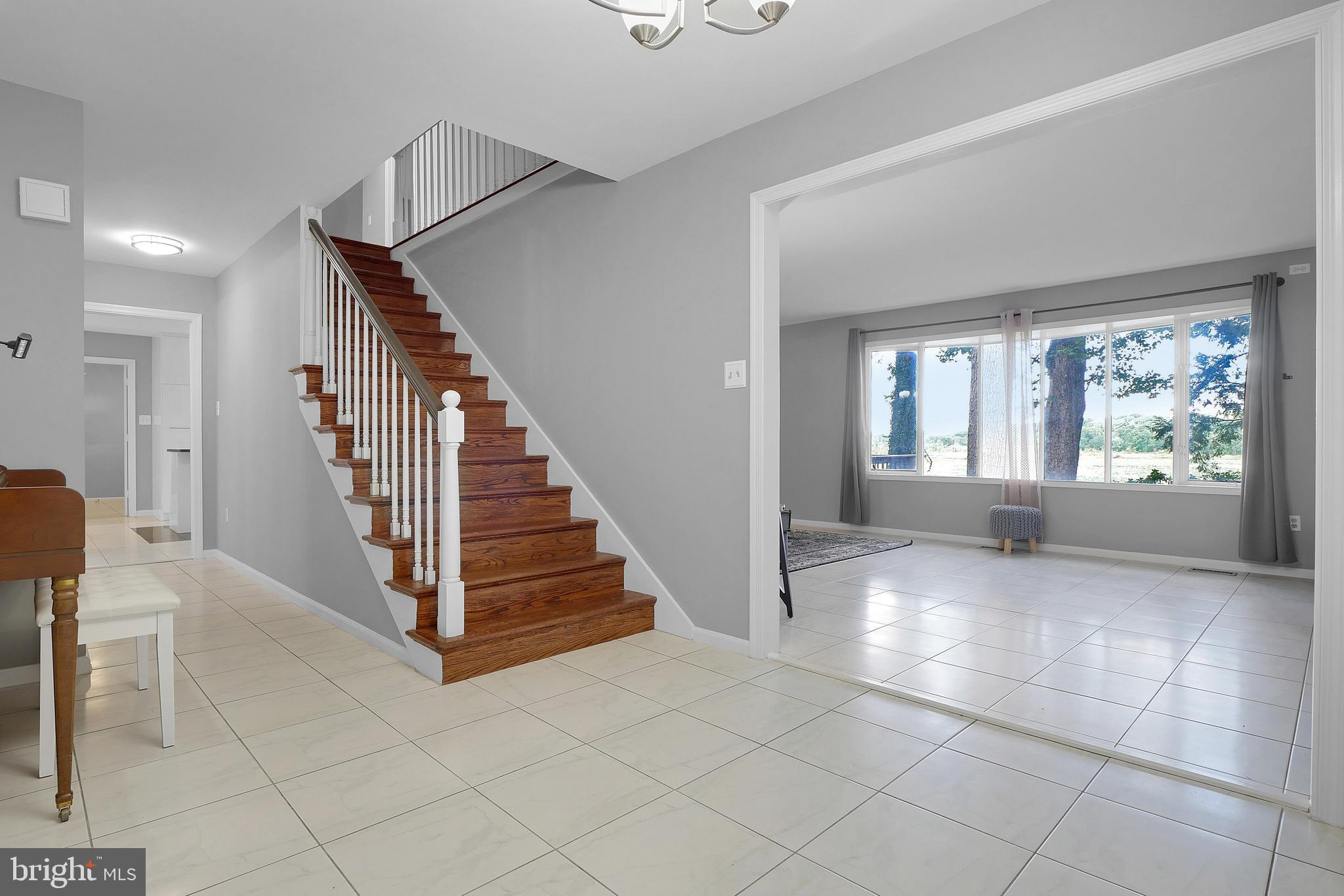 3223 Riverview Drive Triangle, VA 22172 - Photo 9 of 81 Open Foyer