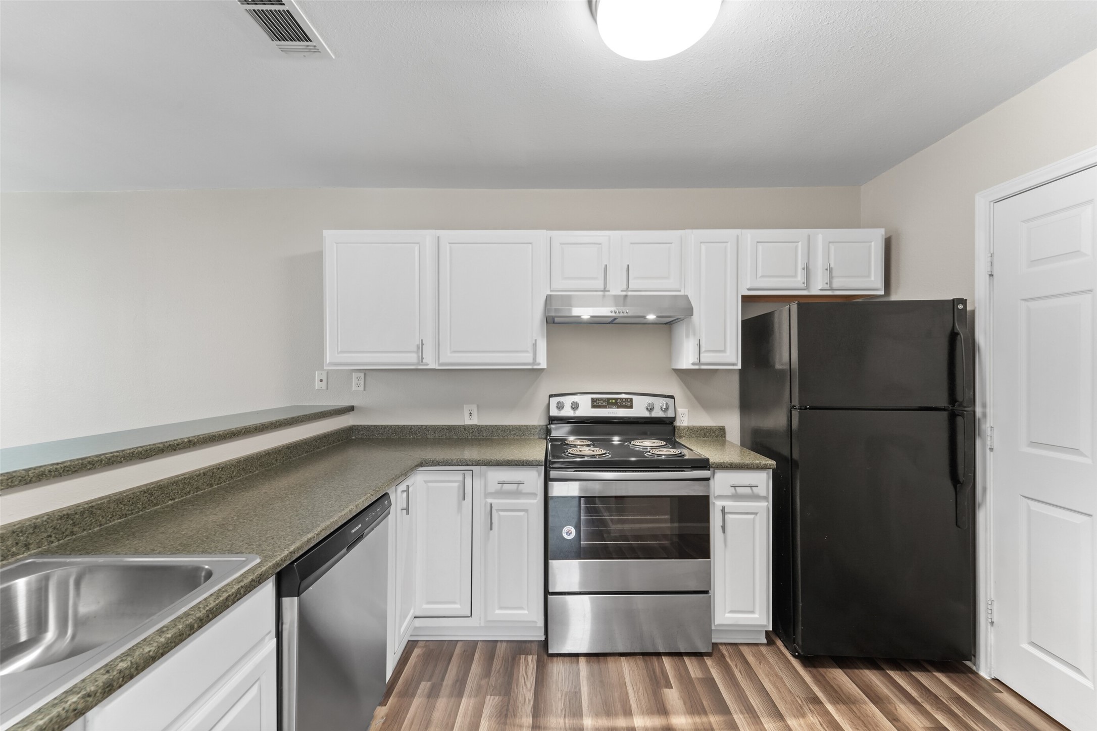 44426 Highway 290 Business, Unit 26 Prairie View, TX 77484 - Photo 6 of 12 a kitchen with a stove a refrigerator and a sink
