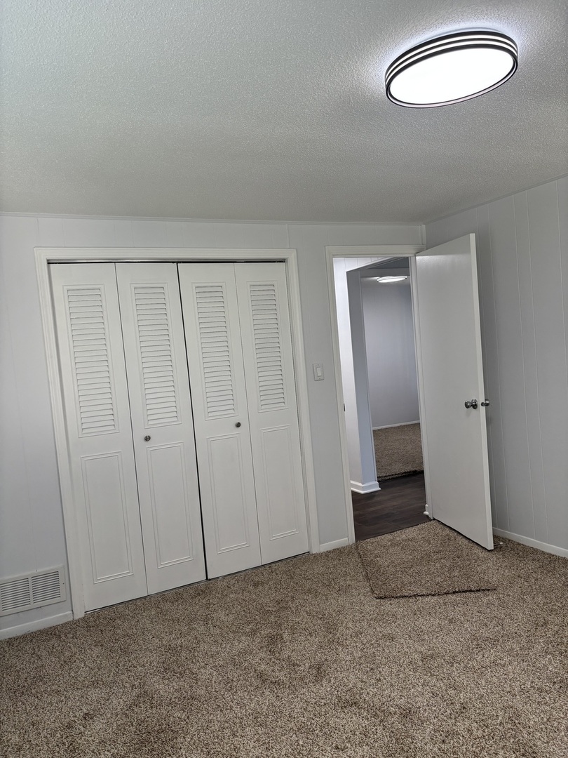 445 Lucile Avenue Elgin, IL 60120 - Photo 6 of 7 an empty room with a bench