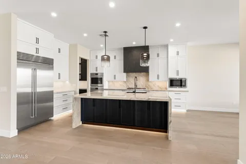 $1,599,000 | 544 East Amber Sun Drive, Phoenix, AZ 85085