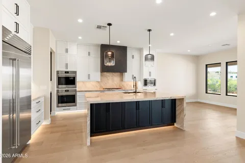 $1,599,000 | 544 East Amber Sun Drive, Phoenix, AZ 85085