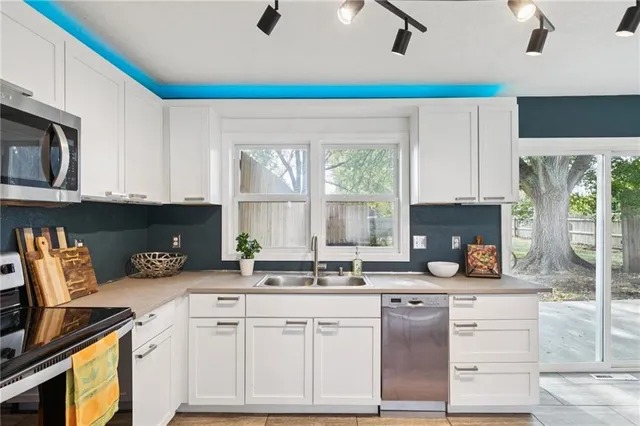 $230,000 | 315 Northeast Forest Avenue, Lee's Summit, MO 64063