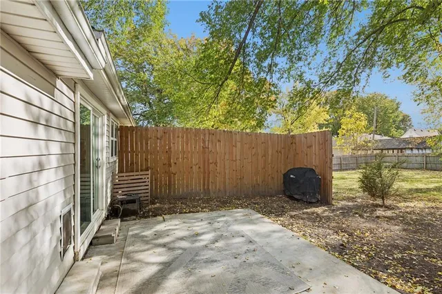 $230,000 | 315 Northeast Forest Avenue, Lee's Summit, MO 64063