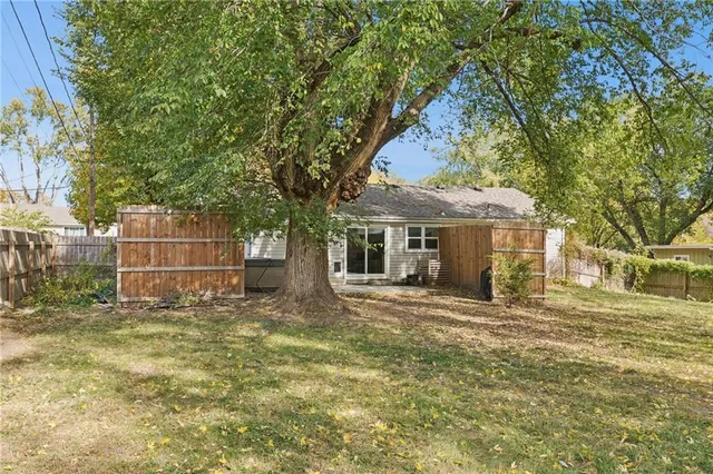 $230,000 | 315 Northeast Forest Avenue, Lee's Summit, MO 64063