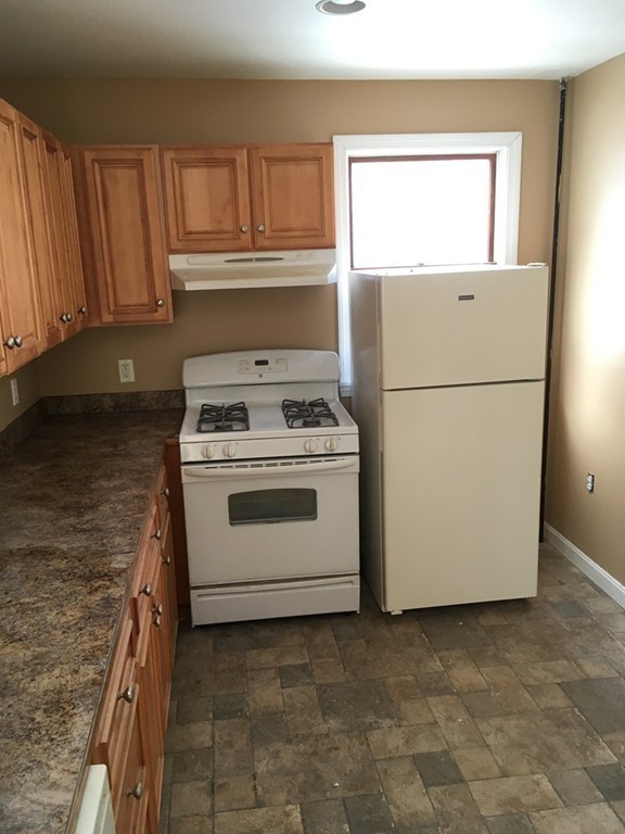 86 Hanover Street Fall River, MA 02720 - Photo 3 of 30 Gallery Image 3