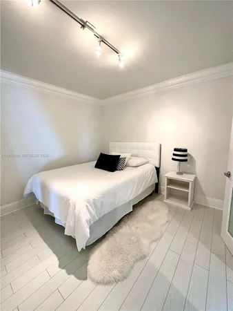 $5,700 | 16500 Collins Avenue, Unit 1453, Sunny Isles Beach, FL 33160