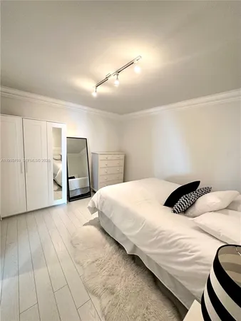 $5,700 | 16500 Collins Avenue, Unit 1453, Sunny Isles Beach, FL 33160