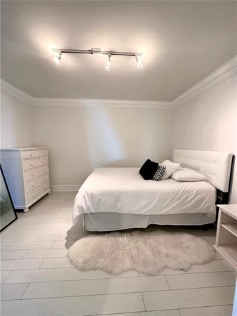 $5,700 | 16500 Collins Avenue, Unit 1453, Sunny Isles Beach, FL 33160