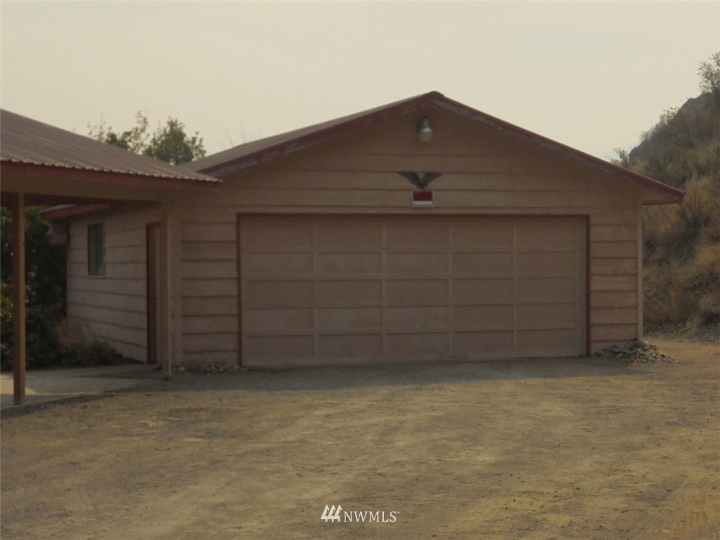 803 Twisp Carlton Road, Unit B Twisp, WA 98856 - Photo 22 of 25 a front view of a house