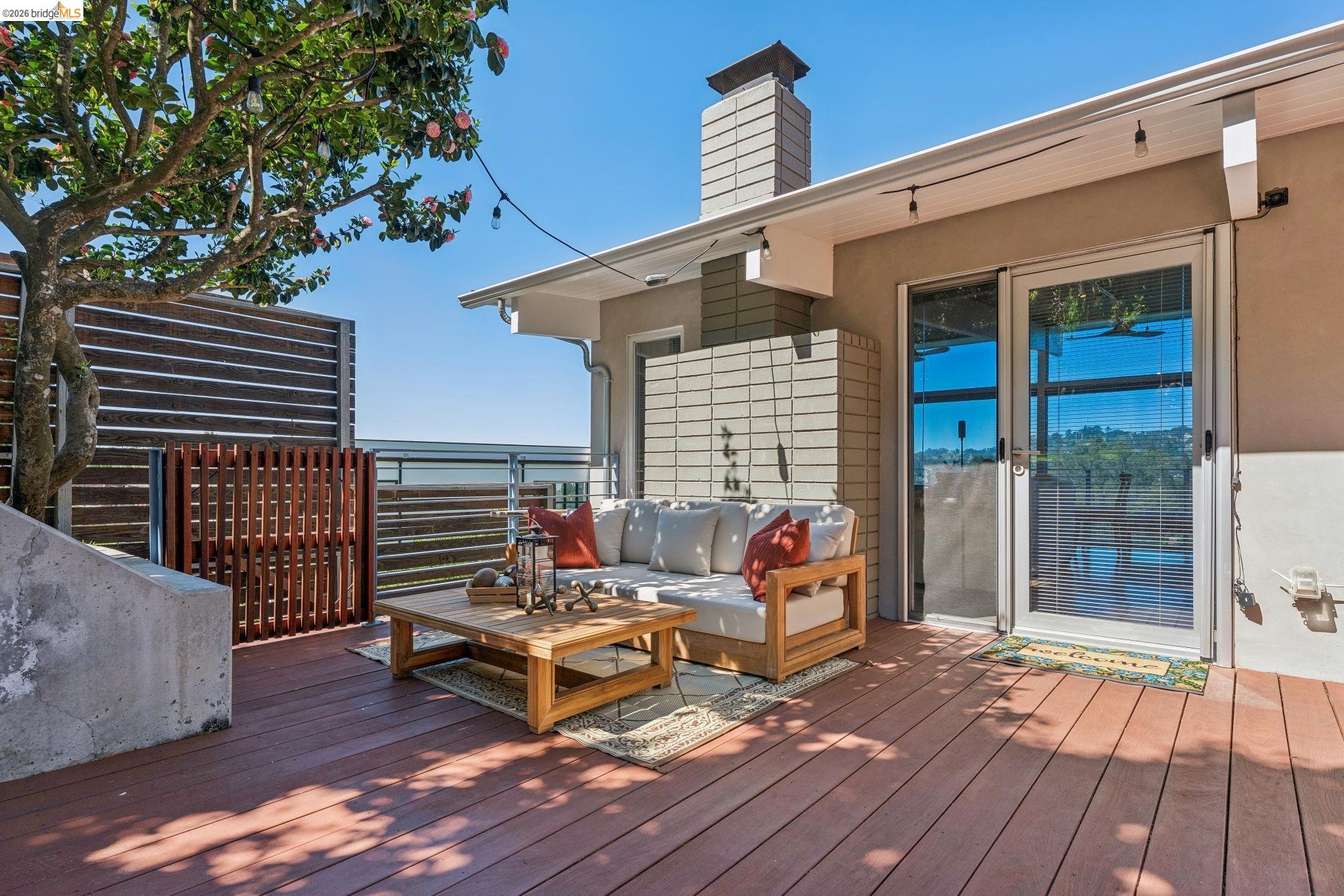 6733 Snake Road Oakland, CA 94611 - Photo 49 of 57 Comfy seating area