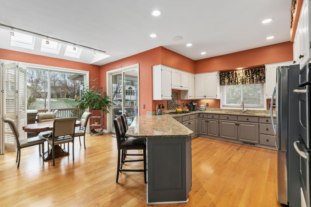 10396 Bluff Road Eden Prairie, MN 55347 - Photo 17 of 66 Gallery Image 17