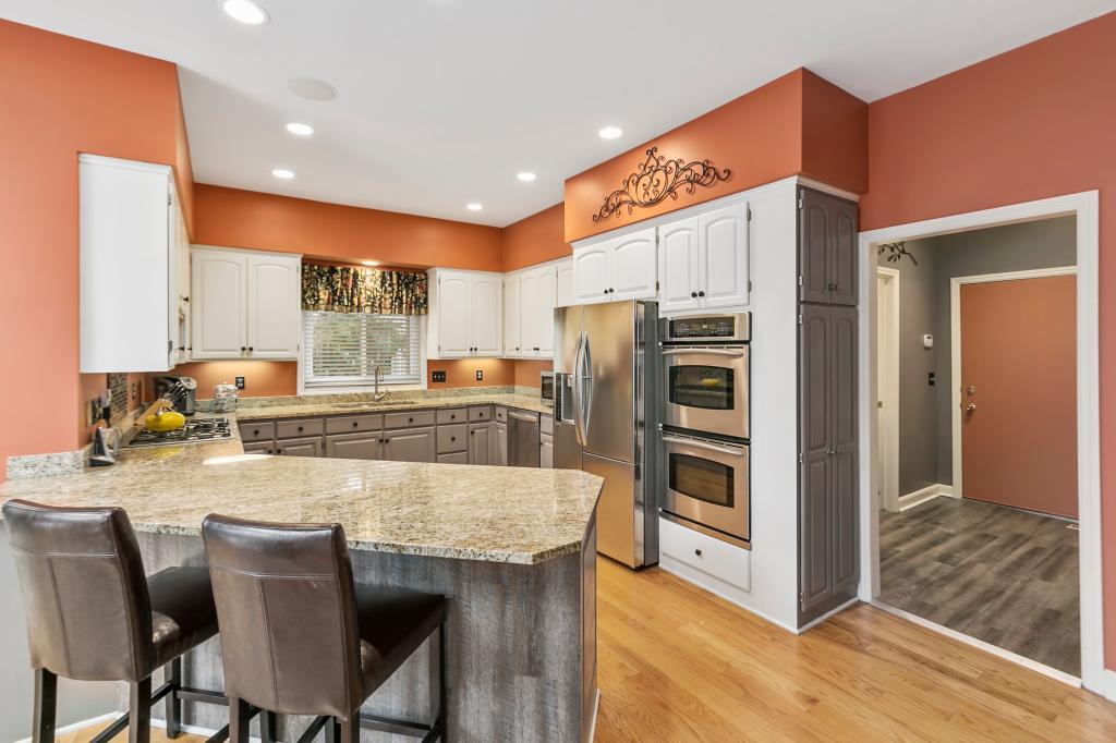 10396 Bluff Road Eden Prairie, MN 55347 - Photo 18 of 66 Gallery Image 18