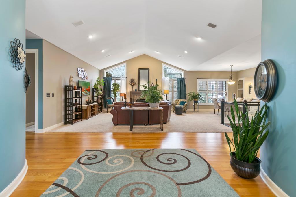 10396 Bluff Road Eden Prairie, MN 55347 - Photo 4 of 66 Gallery Image 4