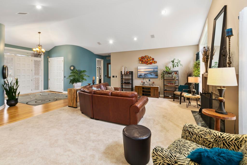 10396 Bluff Road Eden Prairie, MN 55347 - Photo 9 of 66 Gallery Image 9