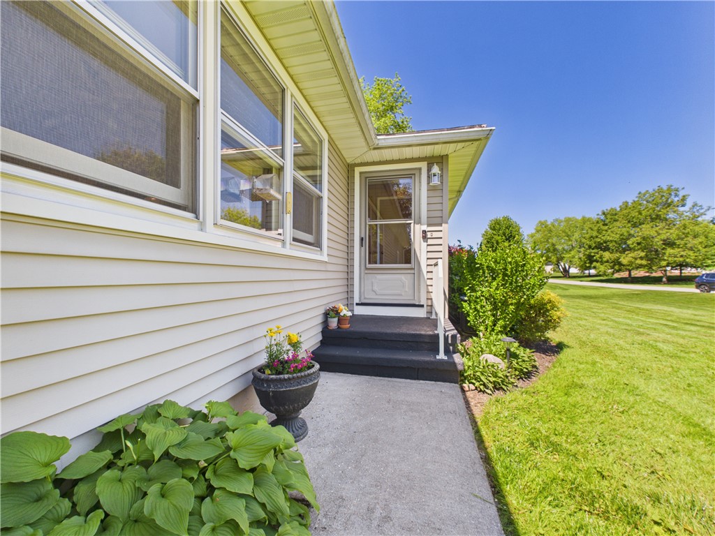 1621 Scribner Road Penfield, NY 14625 - Photo 3 of 29