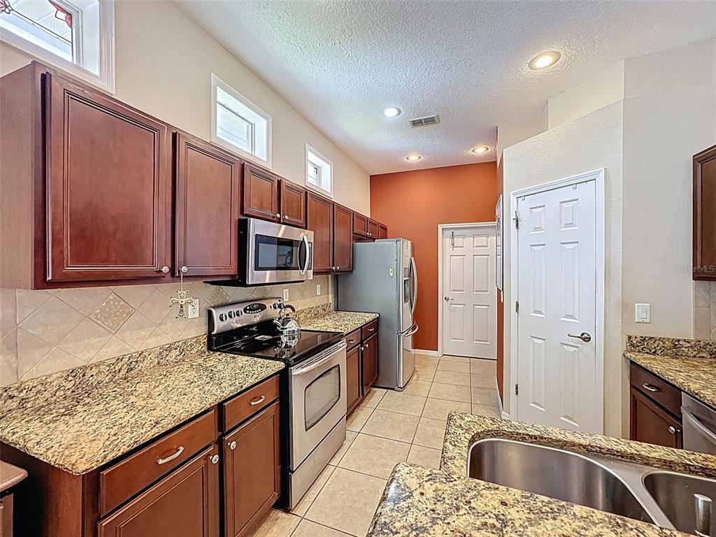 12200 Hunters Lake Drive New Port Richey, FL 34654 - Photo 27 of 92