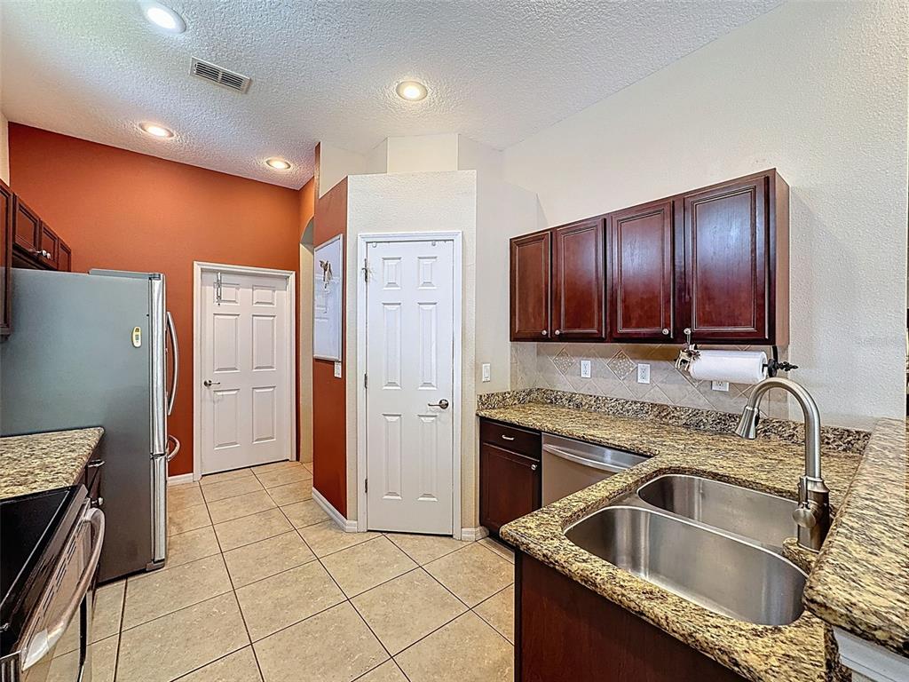 12200 Hunters Lake Drive New Port Richey, FL 34654 - Photo 31 of 92