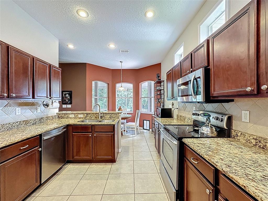 12200 Hunters Lake Drive New Port Richey, FL 34654 - Photo 32 of 92