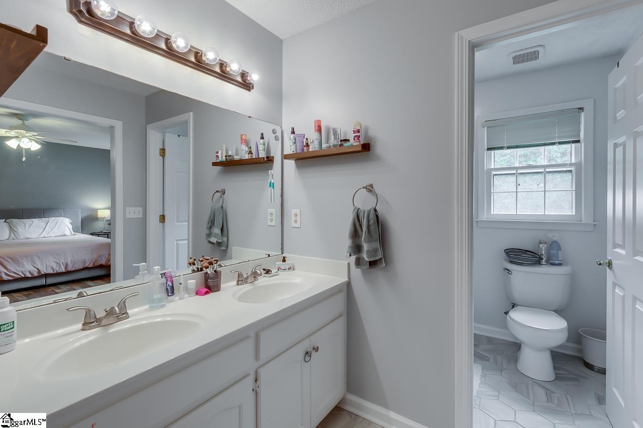 1040 Devenger Road Greer, SC 29650 - Photo 14 of 28 Gallery Image 14