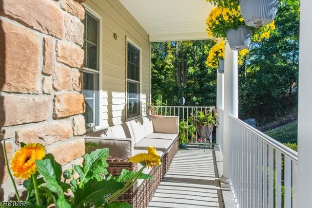 a view of entryway and hall