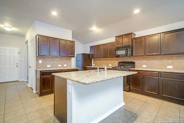 $2,100 | 111 Lina Lane, Boerne, TX 78015