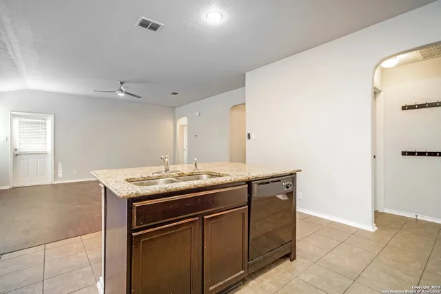 $2,100 | 111 Lina Lane, Boerne, TX 78015