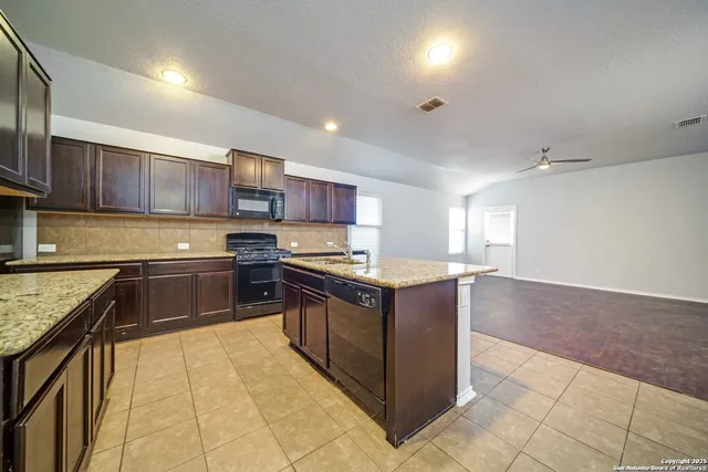 $2,100 | 111 Lina Lane, Boerne, TX 78015