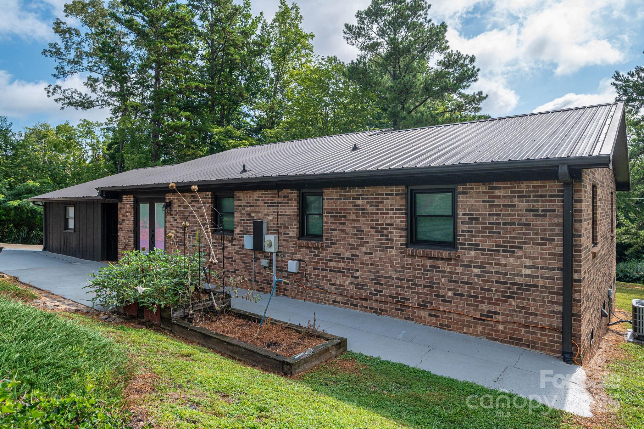 3076 Gates Road Lincolnton, NC 28092 - Photo 25 of 36 a front view of a house with garden