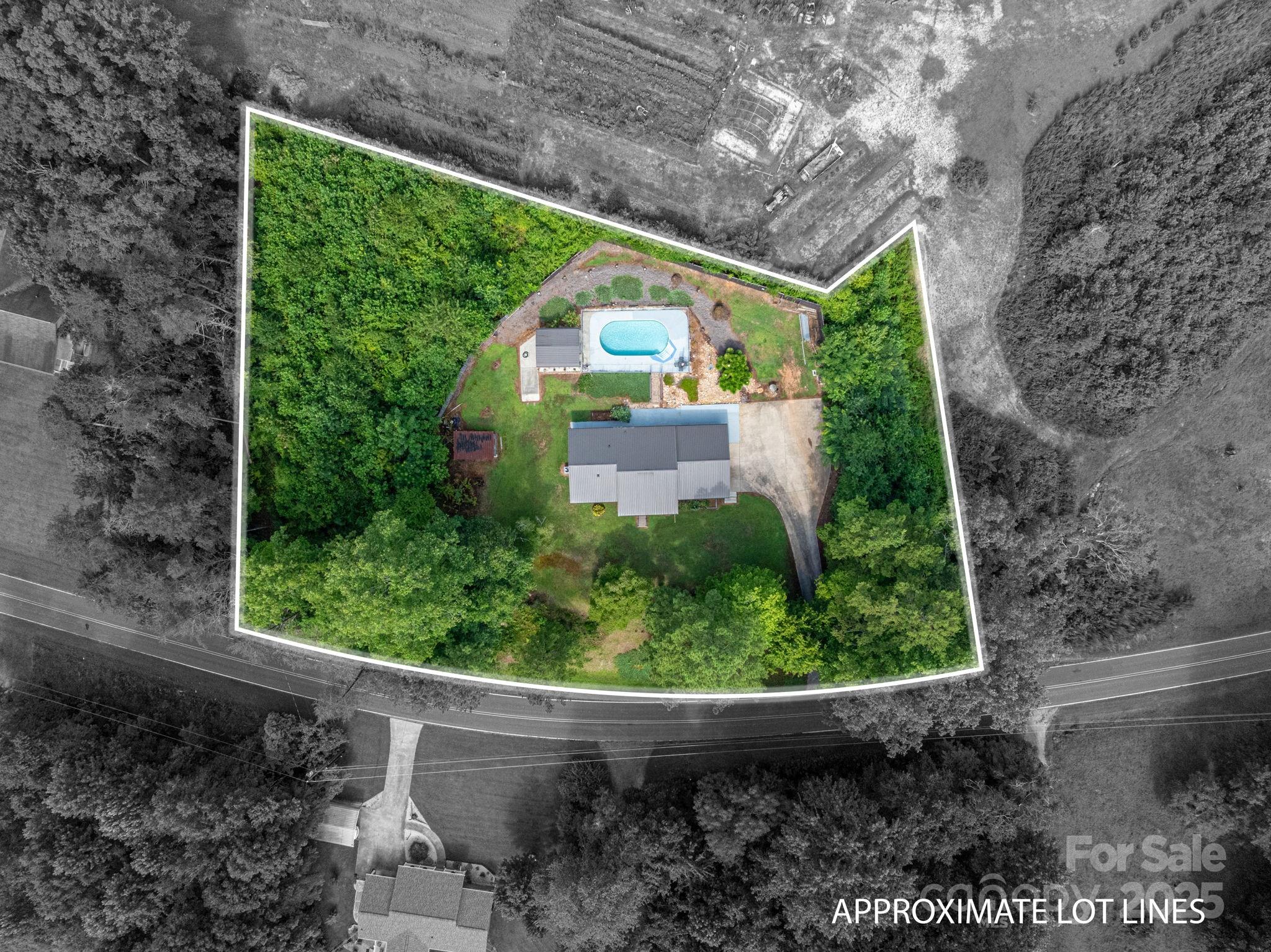 3076 Gates Road Lincolnton, NC 28092 - Photo 33 of 36 a front view of a house with a yard