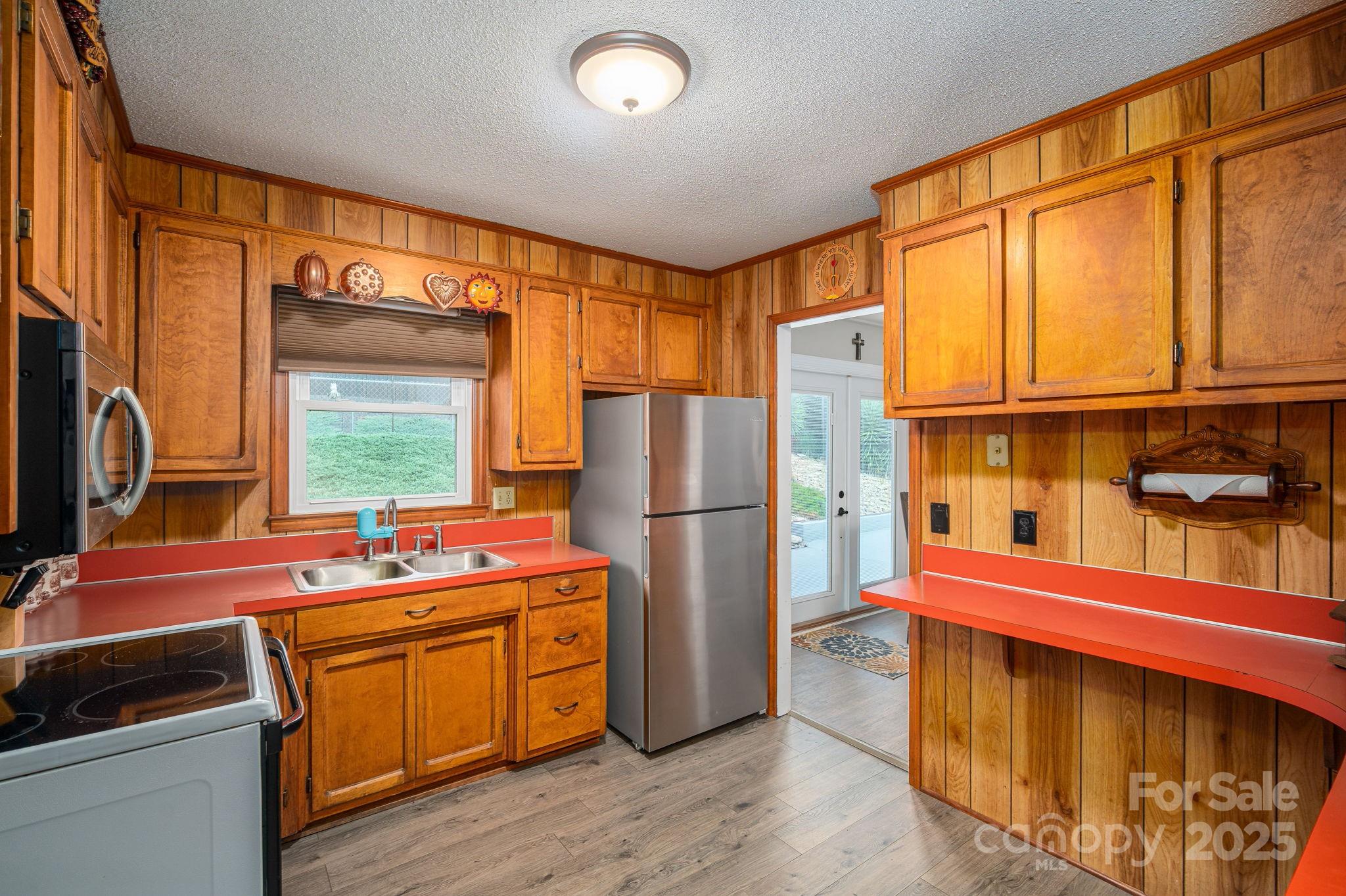 3076 Gates Road Lincolnton, NC 28092 - Photo 9 of 36 a kitchen with a refrigerator and countertop