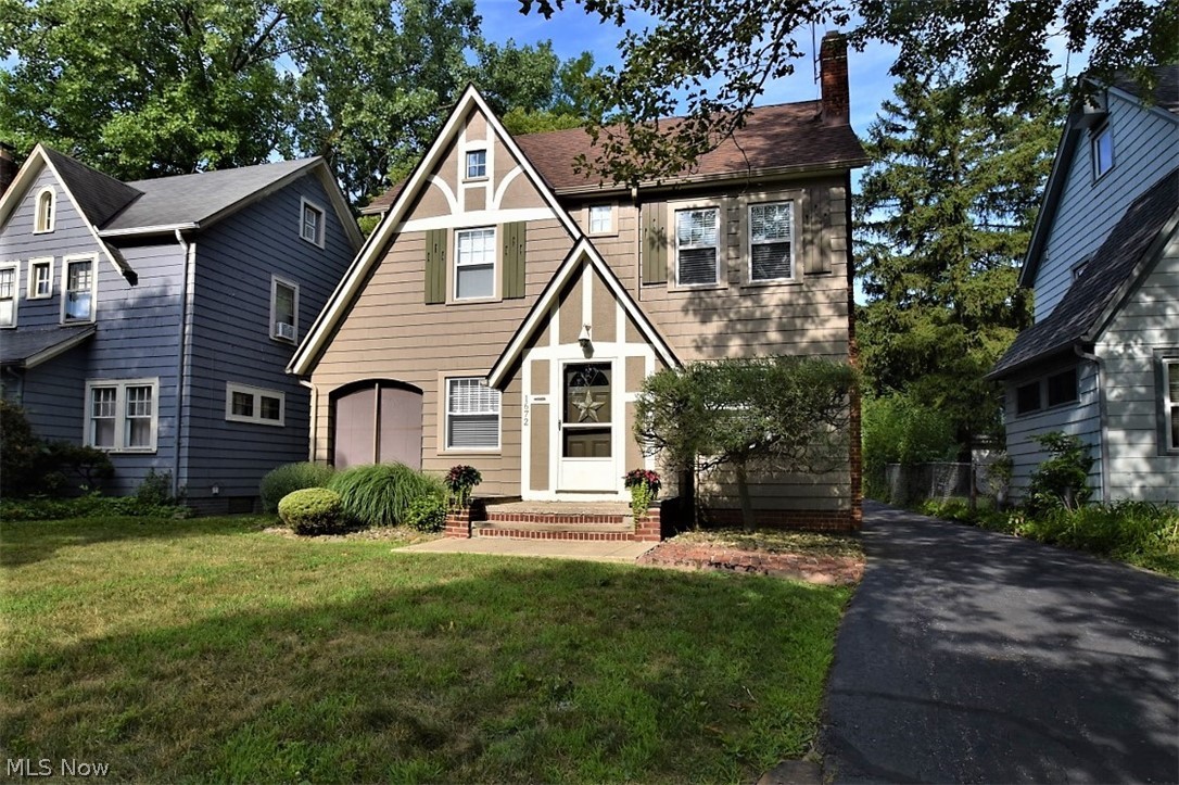 1672 Maple Road Cleveland Heights, OH 44121 - Photo 2 of 28