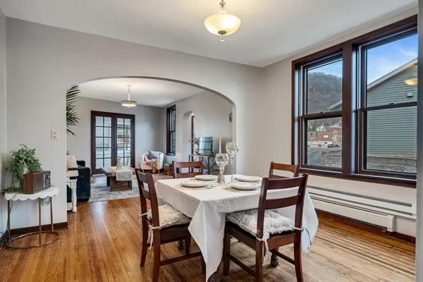 $198,500 | 39 North Shore Drive, Fountain City, WI 54629