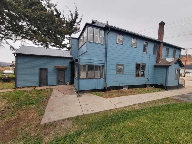 $199,900 | 39 North Shore Drive, Fountain City, WI 54629