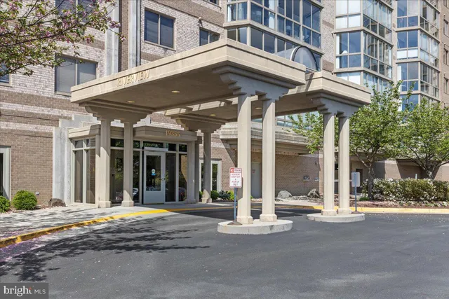 $575,000 | 19355 Cypress Ridge Terrace, Unit 612, Leesburg, VA 20176